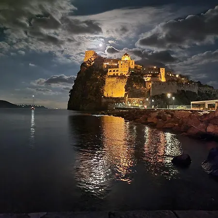 Ponte Romantico 8 Posti Letto ايسكيا